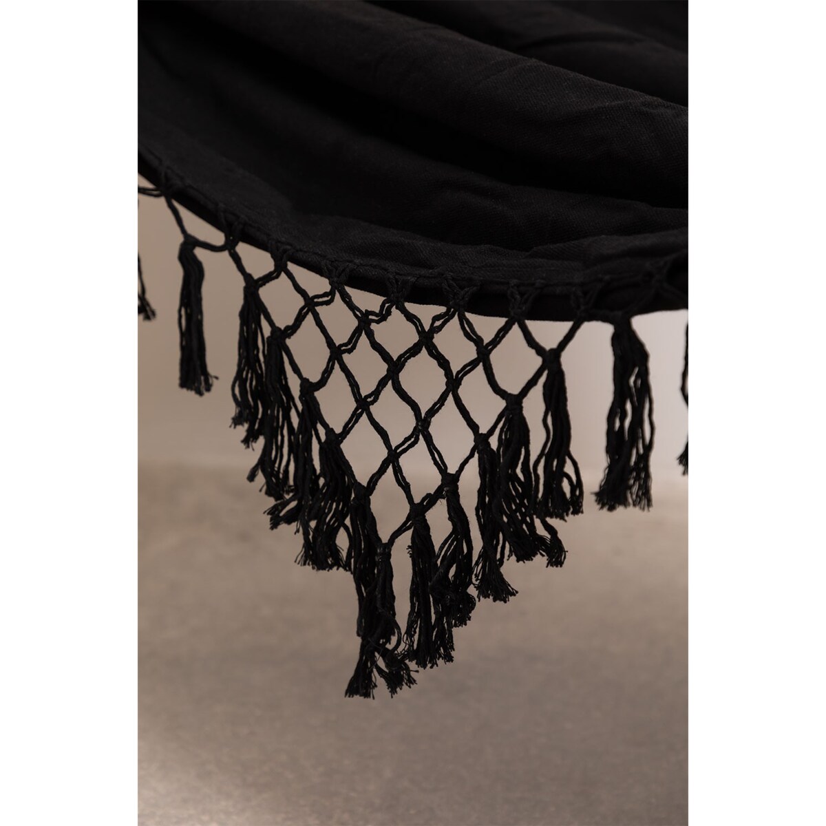 Hamak ogrodowy czarny boho z frędzlami Tuis