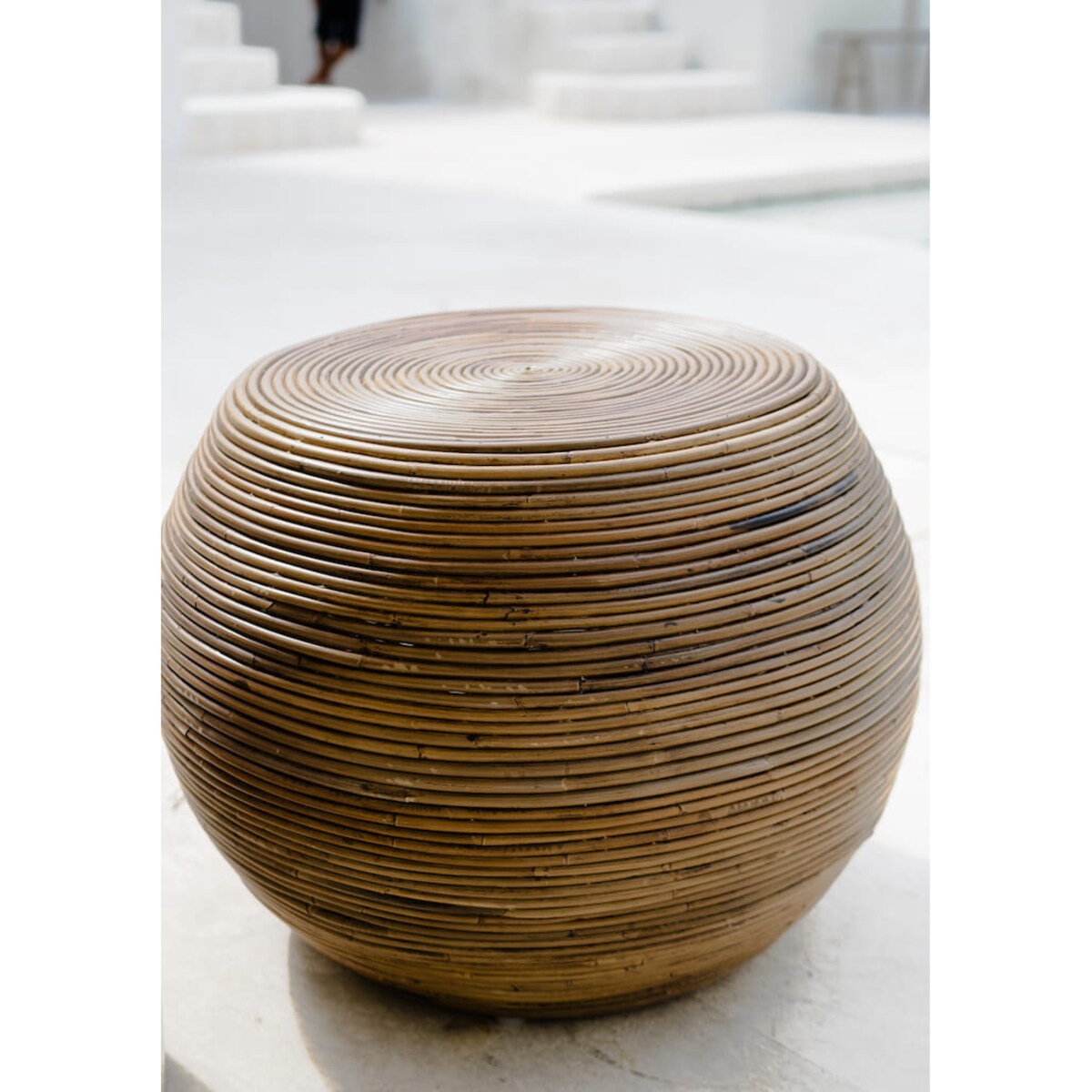 OKRĄGŁY RATTANOWY STOLIK TEGAL CIEMNY