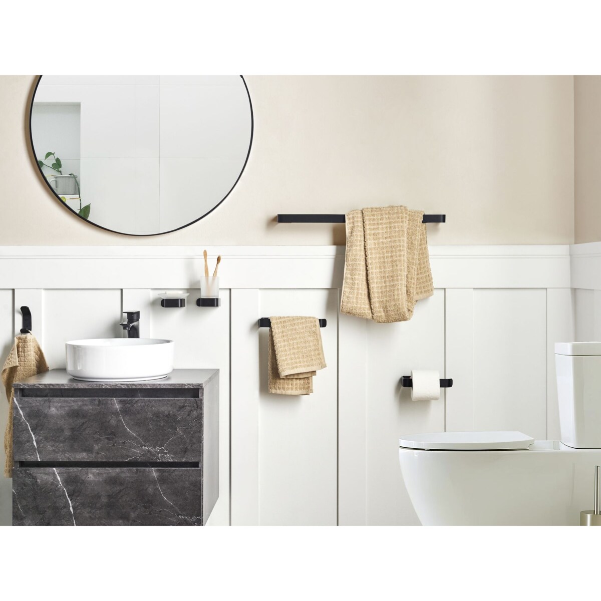 Zestaw akcesoriów toaletowych 6 elementów ZORRITOS Z uchwytami i haczykami na ręczniki Metal Czarny