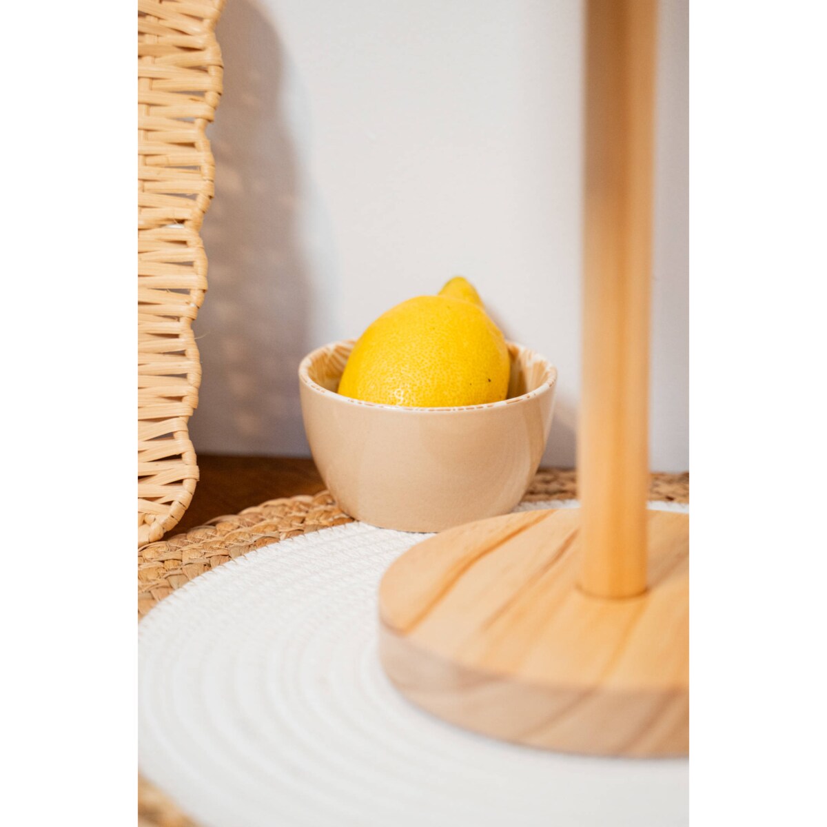 Kolorowe miseczki na przekąski Rivi na drewnianej tacce, Ø 9,8 cm