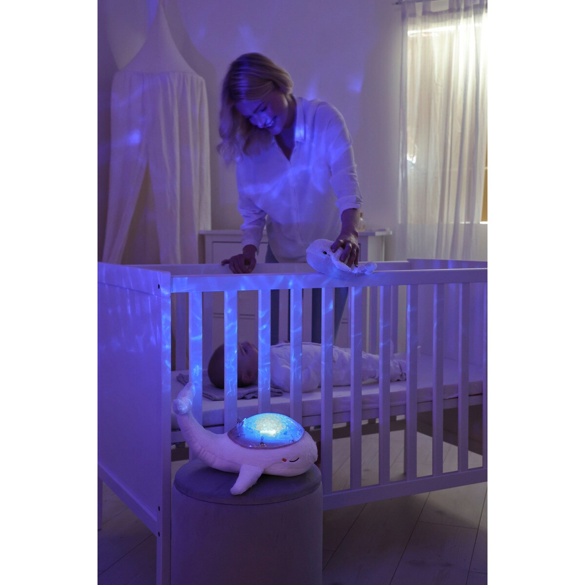 Projektor z grzechotką - Wieloryb biały - Cloud b® Tranquil Whale™ White Family