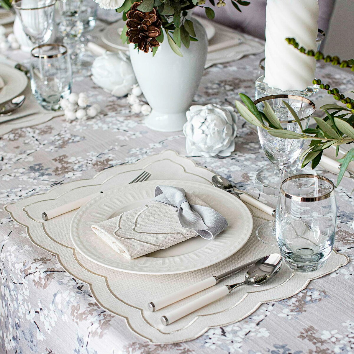 Bieżnik z motywem gałązek Twigs – 50 × 220 cm