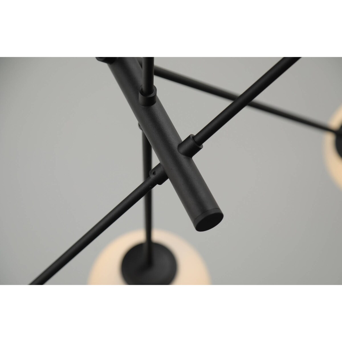 Wisząca lampa loftowa Oviedo do holu molekuły czarna biała