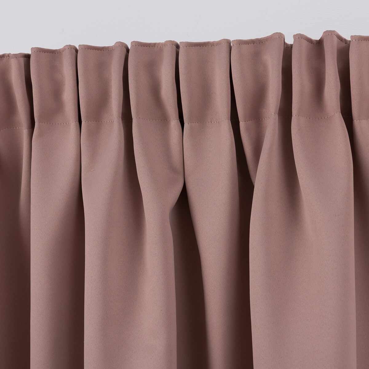 Zasłona zaciemniająca na taśmie marszczącej pudrowy róż 140 x 280 cm 1 szt. 140x280 różowy-beżowy