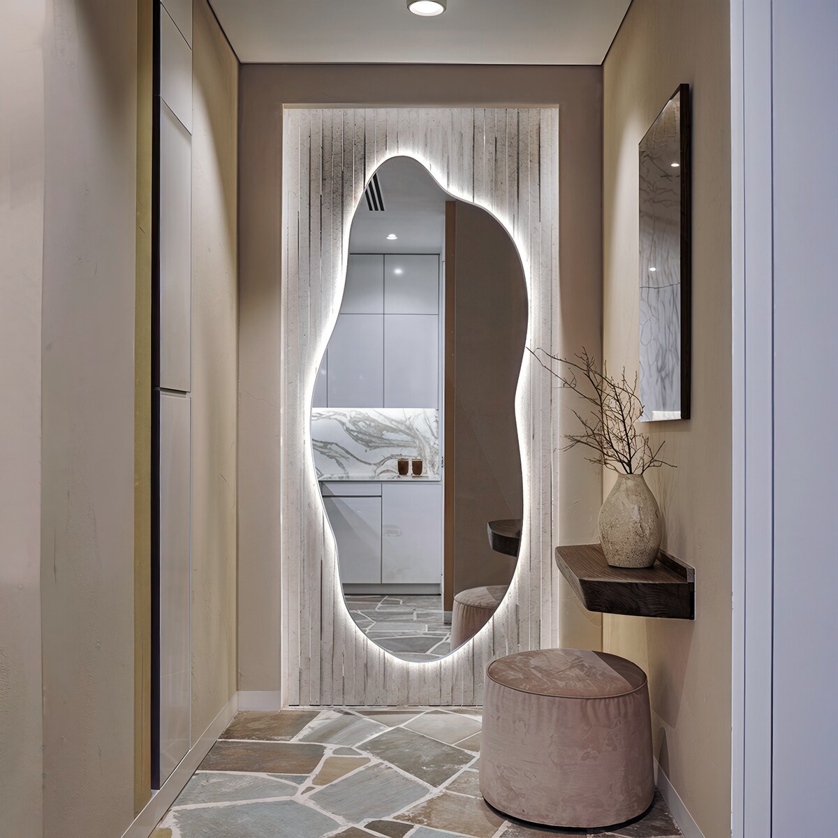 Lustro LED o płynnym kształcie, 45x100 cm, zimne światło