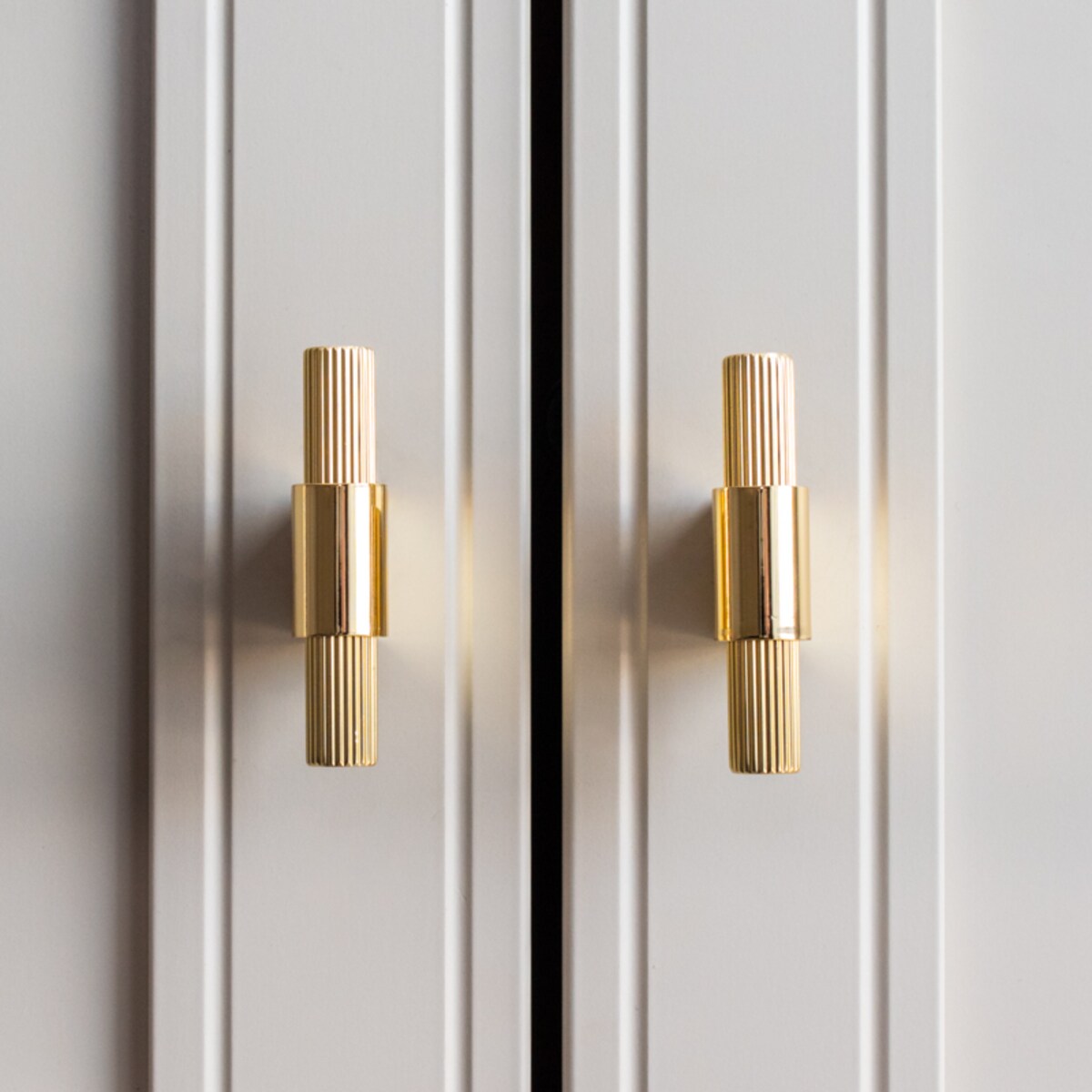 Gałka do mebli złota uchwyt meblowy podłużny połysk 68 mm