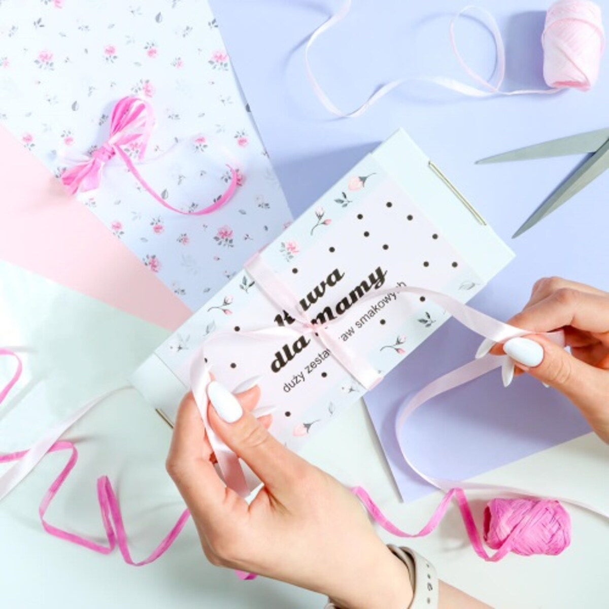 ZESTAW PREZENTOWY UPOMINKOWY BOX NA DZIEŃ MATKI URODZINY DLA MAMY TEŚCIOWEJ - MIX 20 RÓŻNYCH KAW SMAKOWYCH DESEROWYCH MIELONYCH ARABICA