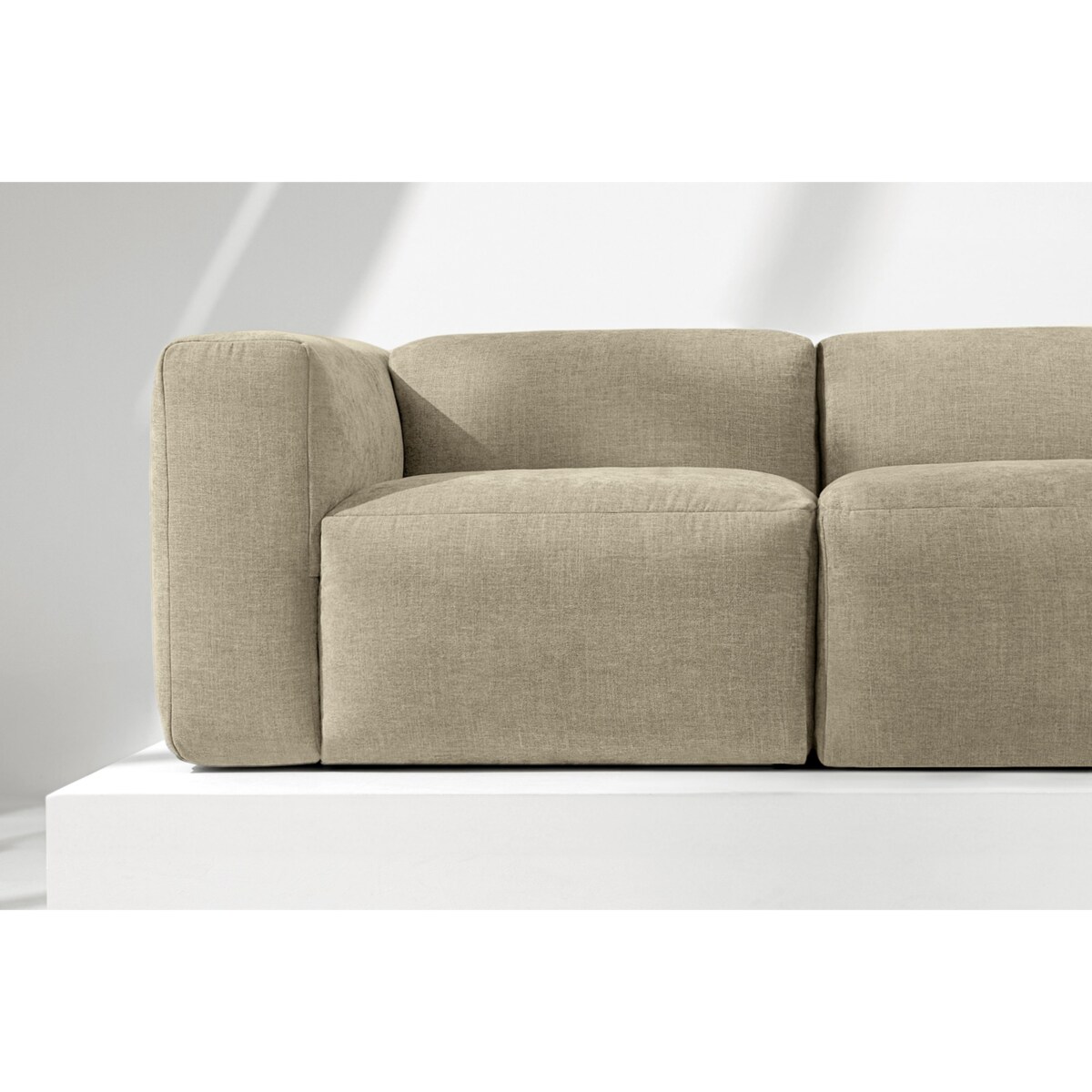 KONSIMO BUFFO 2-osobowa sofa z niezwykle miękkim i wygodnym siedziskiem, kolor piaskowy