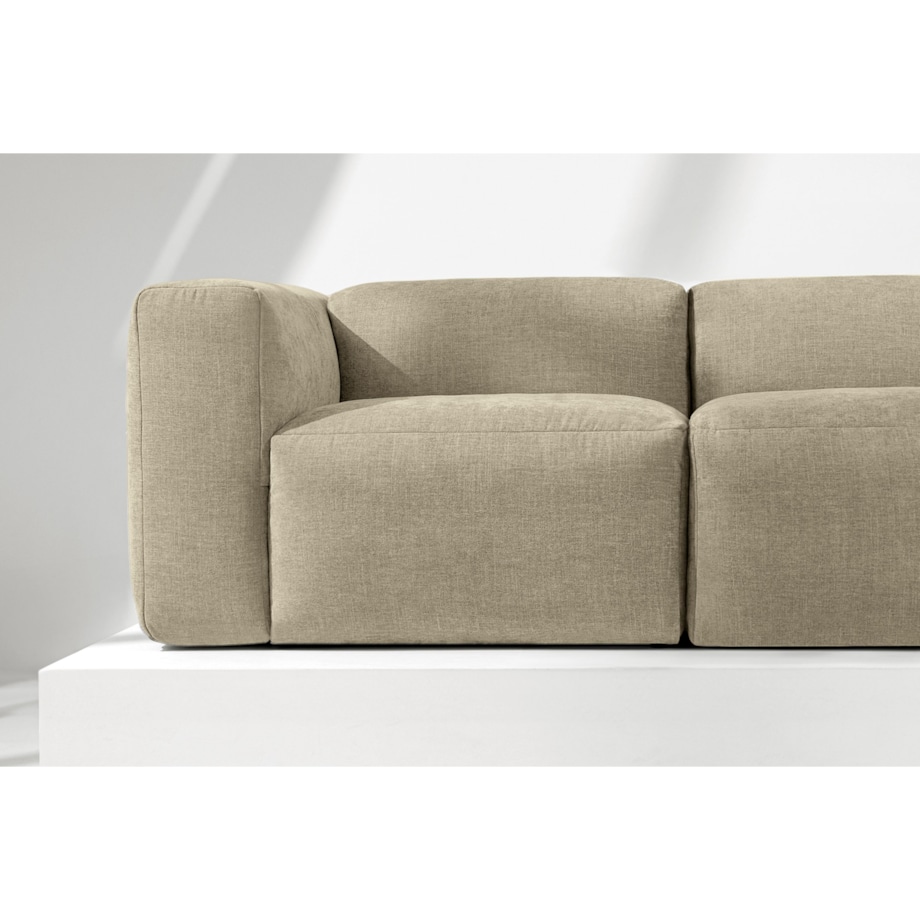 KONSIMO BUFFO 2-osobowa sofa z niezwykle miękkim i wygodnym siedziskiem, kolor piaskowy