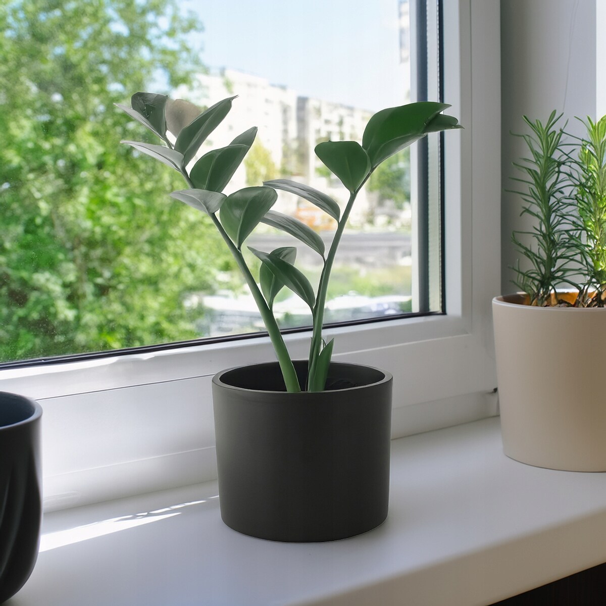 OSŁONKA NA DONICZKĘ CERAMICZNA DUŻA 17cm czarna matowa na balkon do palmy