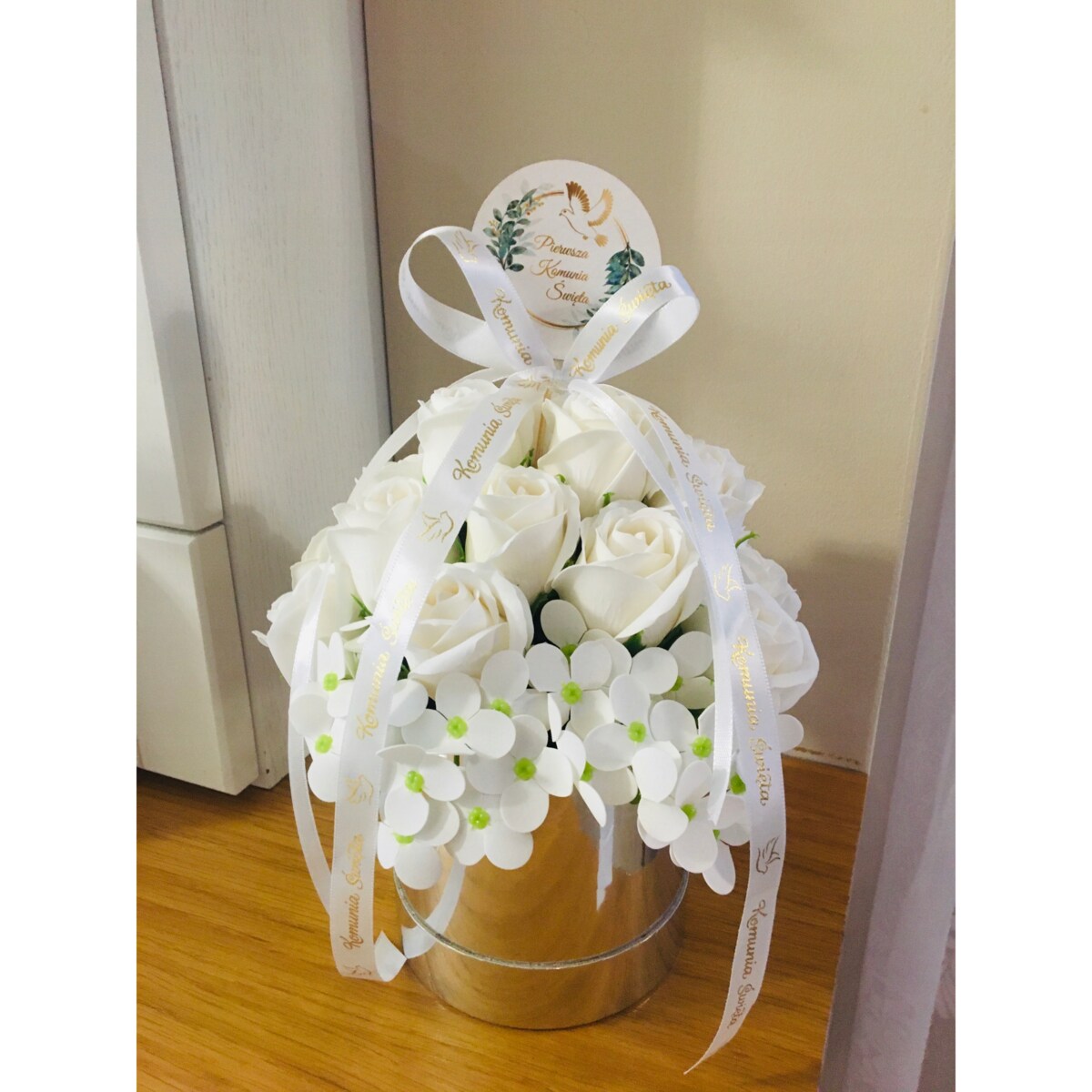 RÓŻE mydlane BIAŁE w srebrnym pudełku na I KOMUNIA ŚWIĘTA prezent pamiątka