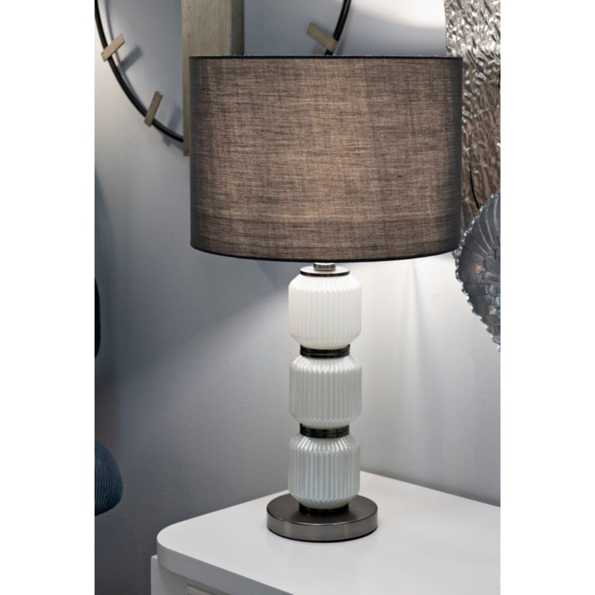Lampa stołowa Bright Three, kolor biały i szary, szkło i żelazo, 32,5 x 32,5 x 57 cm, 1 x E27, styl nowoczesny, do salonu i sypialni, Mauro Ferretti