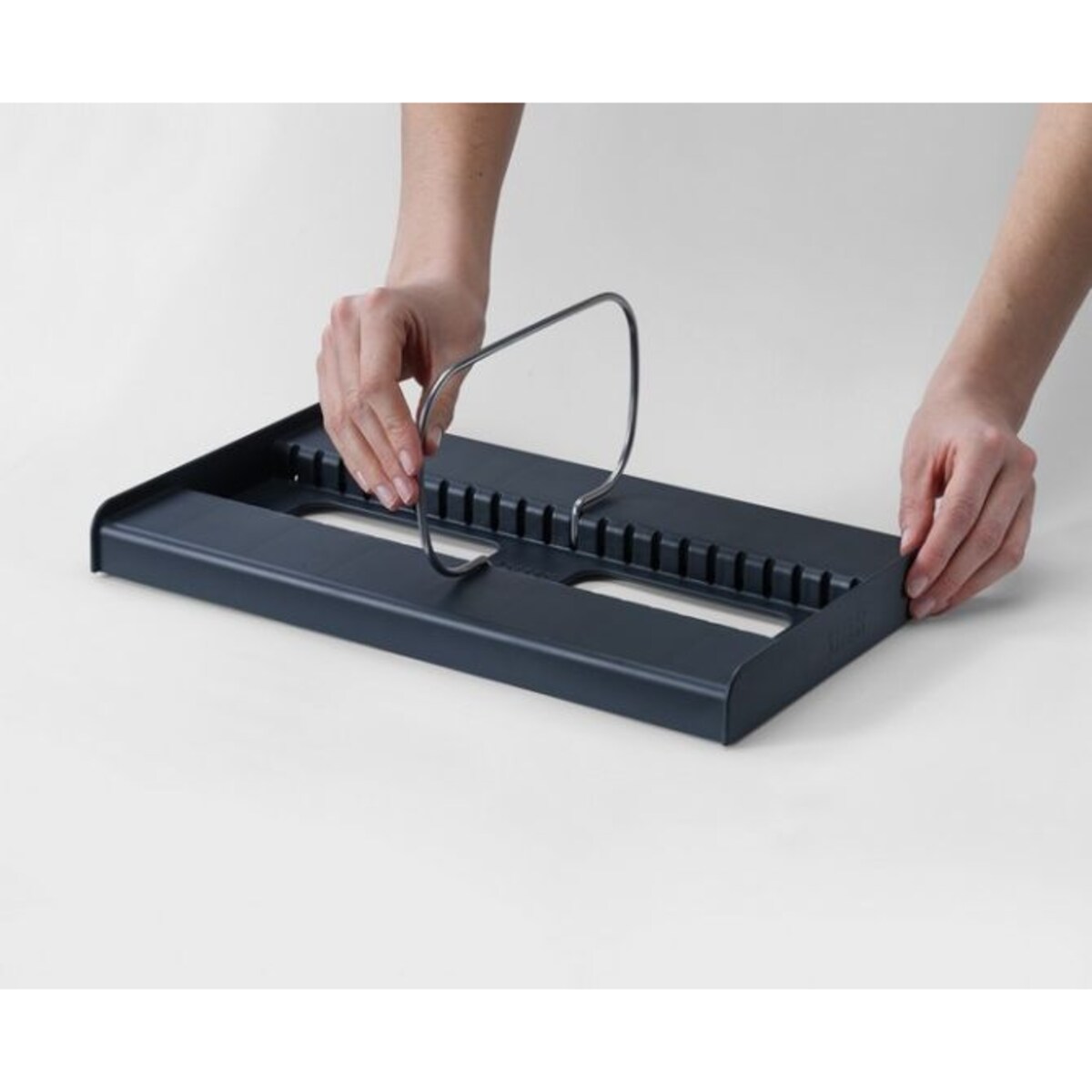 Stojak na formy do pieczenia DrawerStore Joseph Joseph