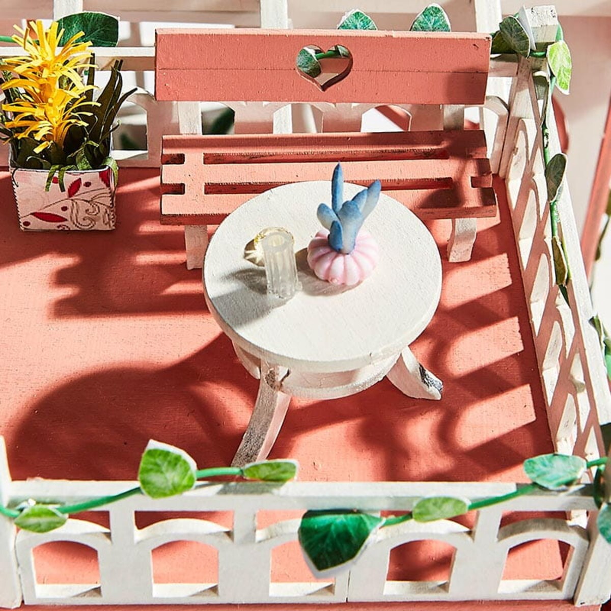 Miniaturowy domek - Urocza kwiaciarnia