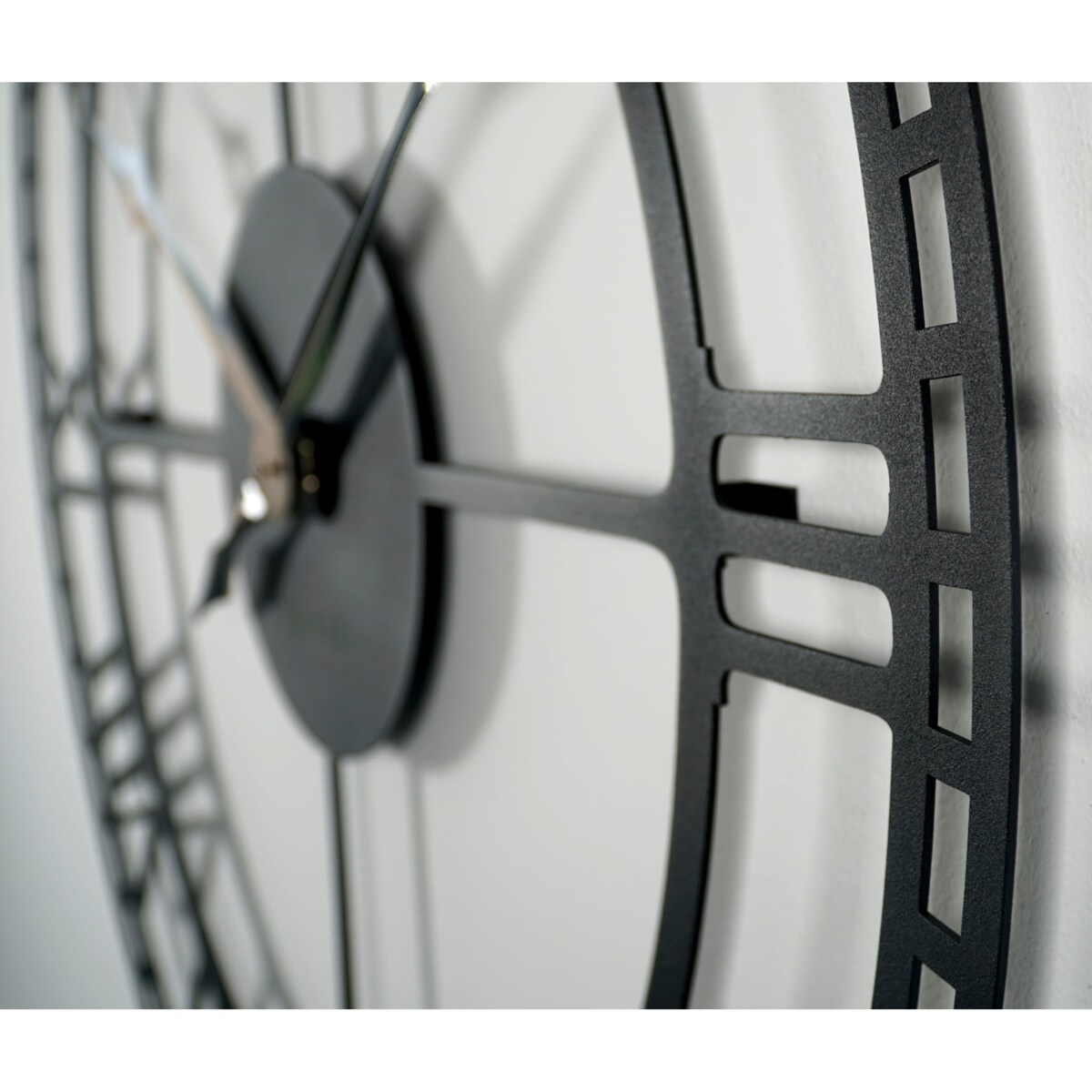 Duży metalowy zegar ścienny czarny 80cm