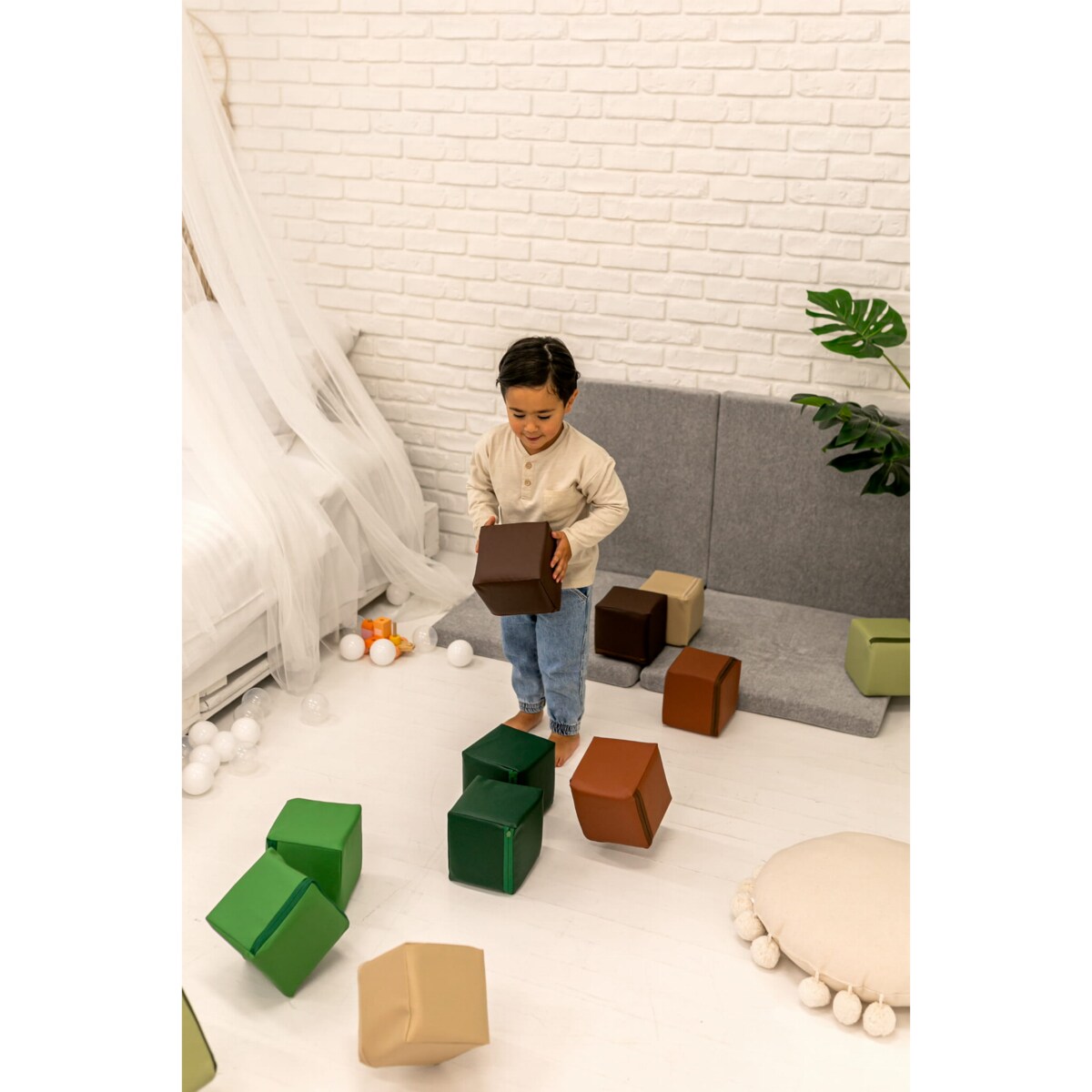 Mata Kwadratowa 120x120cm dla Dzieci, Welurowa, Jasnoszara