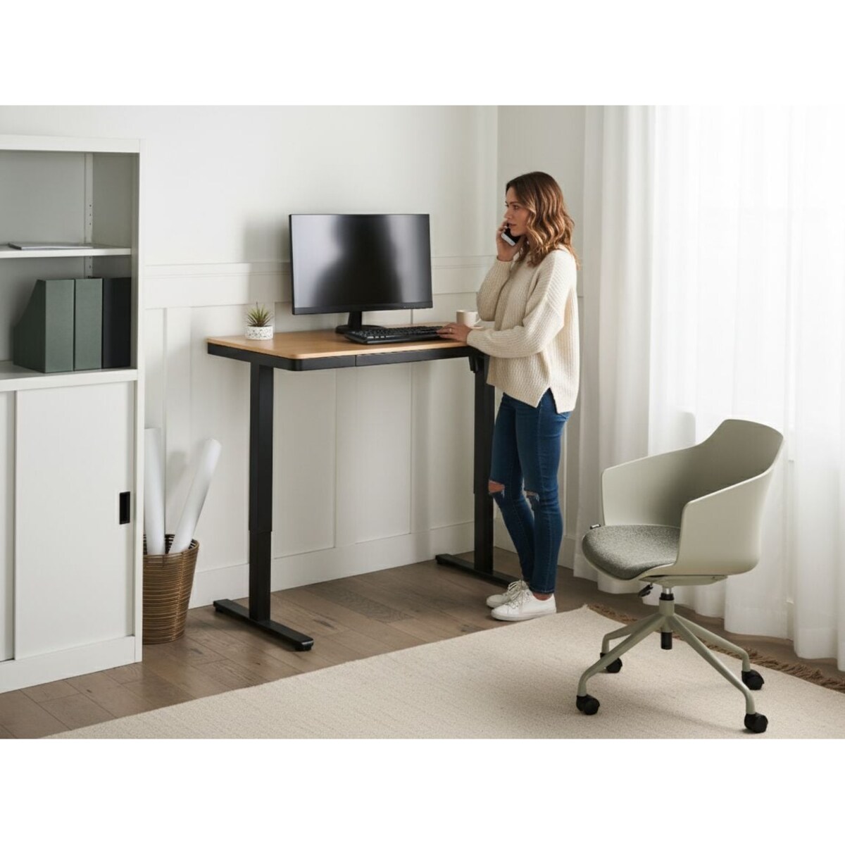 Biurko regulowane elektrycznie PENLY Czarny/ jasny brąz 120 cm 60 cm Z portem USB