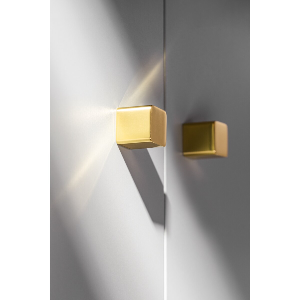 LANA S uchwyt jednopunktowy mosiężny polerowany lakierowany