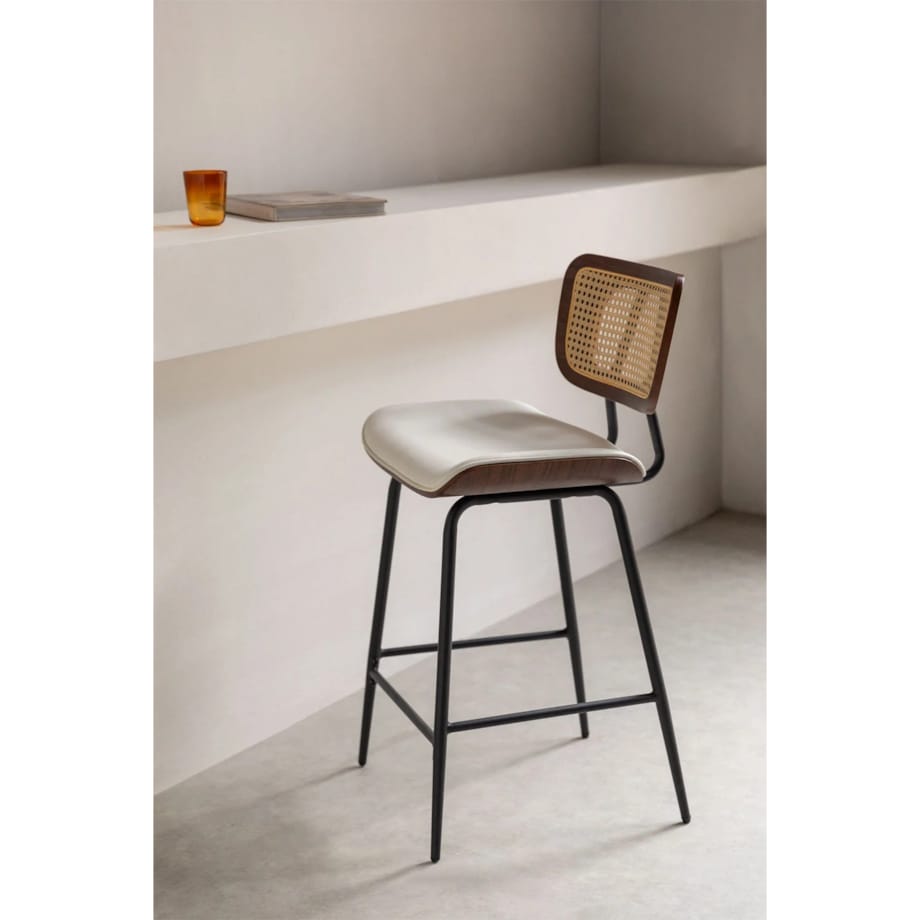 Krzesło barowe z drewna, rattanu i ekoskóry Raysa brązowe