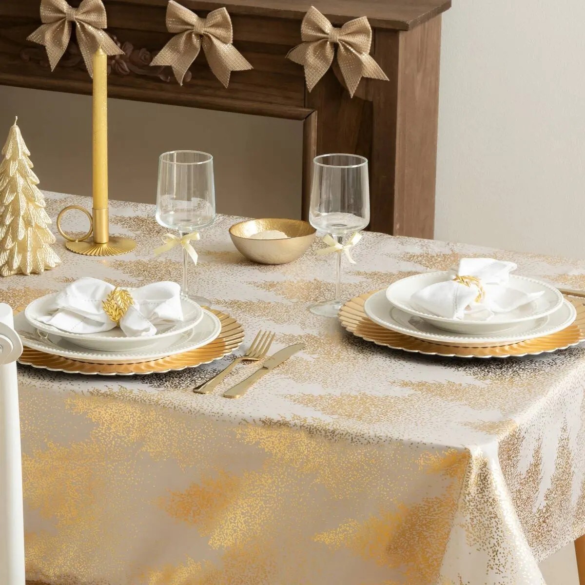 Obrus świąteczny beżowy ze złotymi choinkami, 140x360 cm