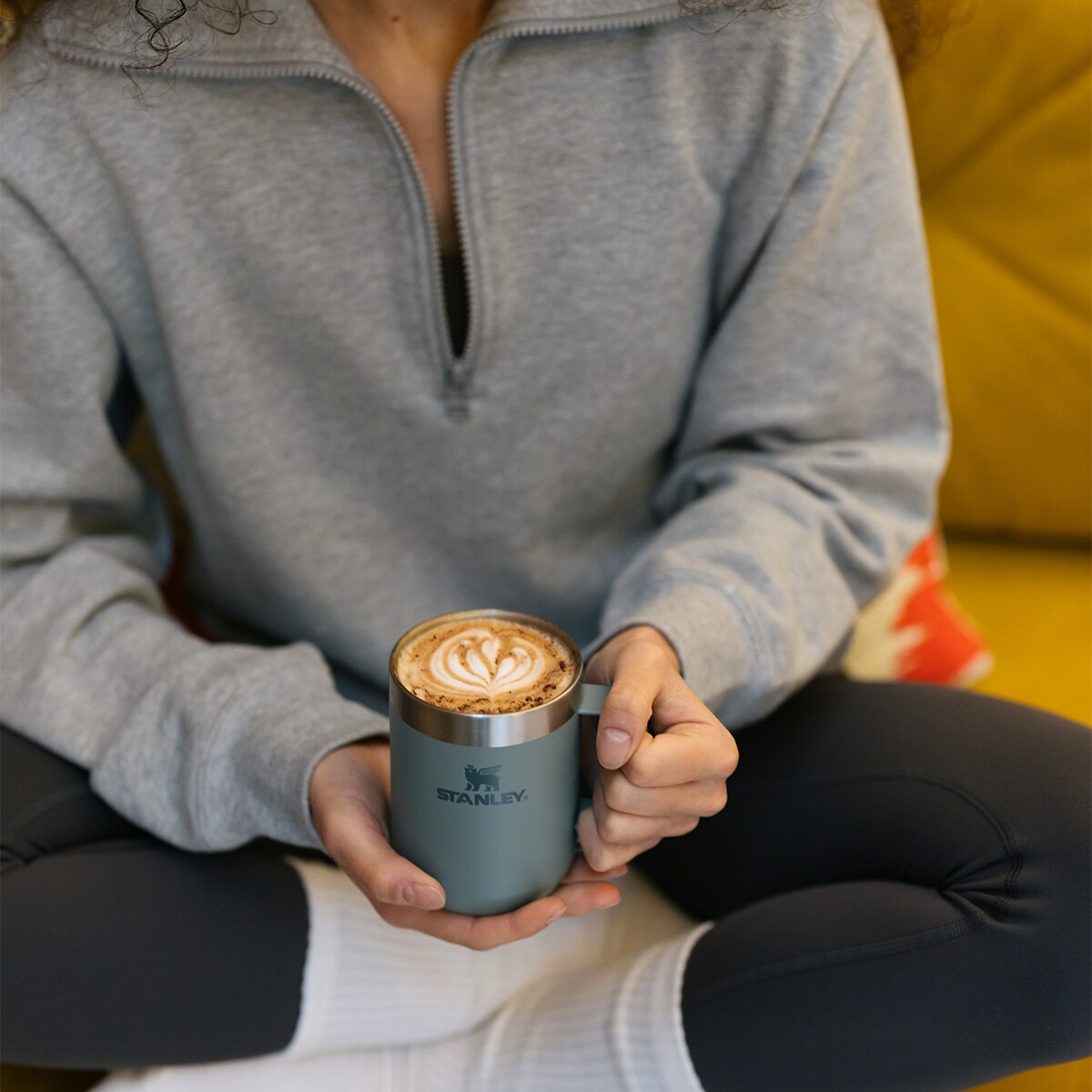 Kubek z uchem Legendary Classic Camp Mug Shale 0,23L / Stanley