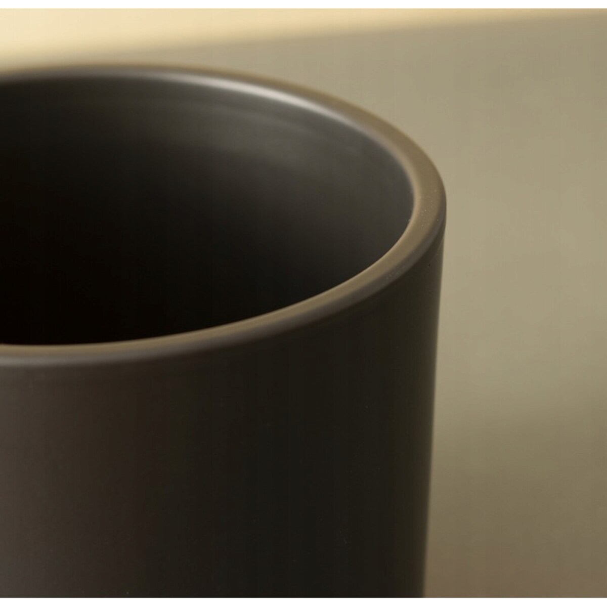 OSŁONKA NA DONICZKĘ CERAMICZNA DUŻA 17cm czarna matowa na balkon do palmy