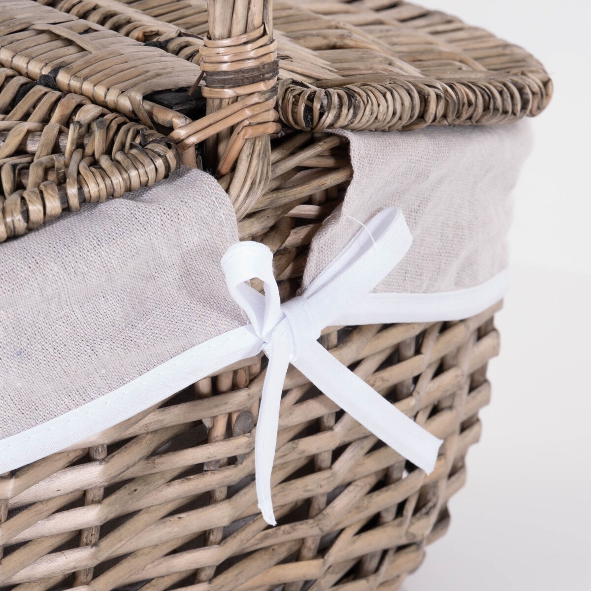 Wiklinowy koszyk piknikowy z pokrywką i materiałową wyściółką, 40 x 28 cm