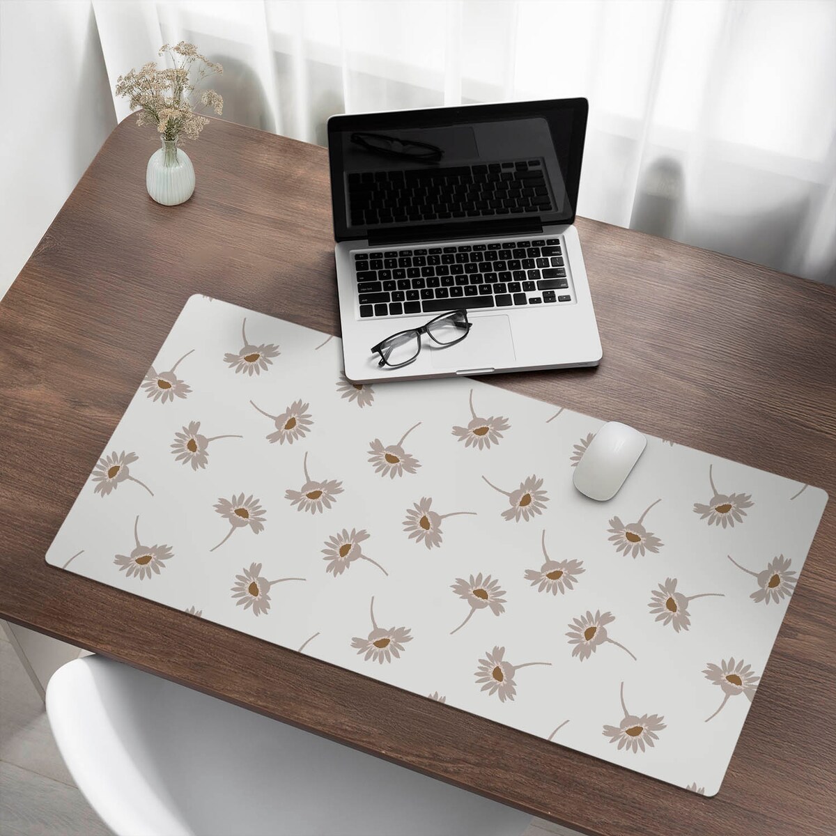 Beżowa mata na biurko Kwiatowy wzór retro, 100x50 cm