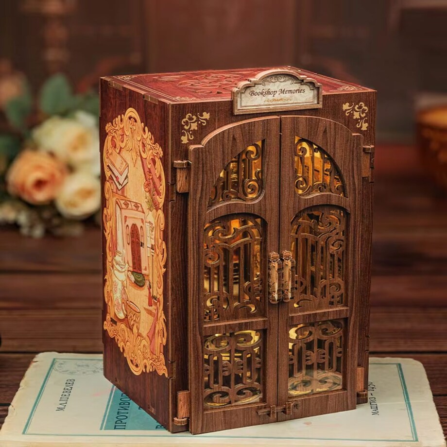 Miniaturowy domek Book Nook - Klub książki - CuteBee