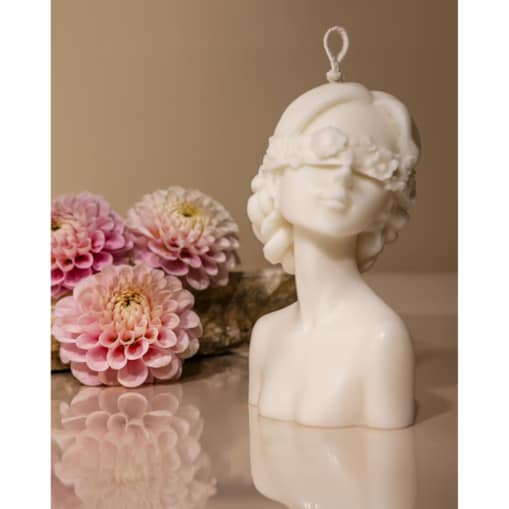 Świeca dekoracyjna Camila – kobieca sylwetka w kolorze ecru