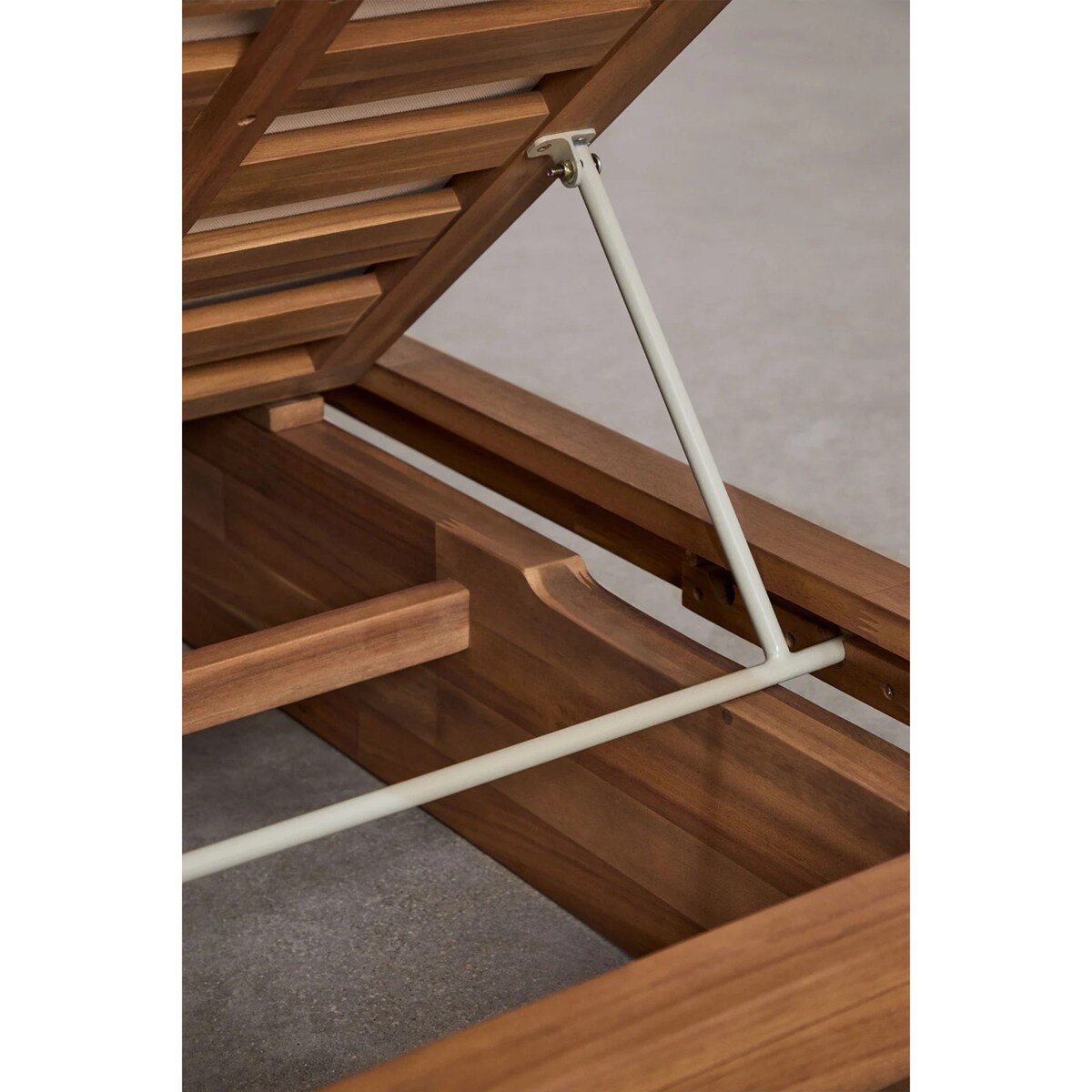 Rozkładany leżak Dailin z drewna akacjowego