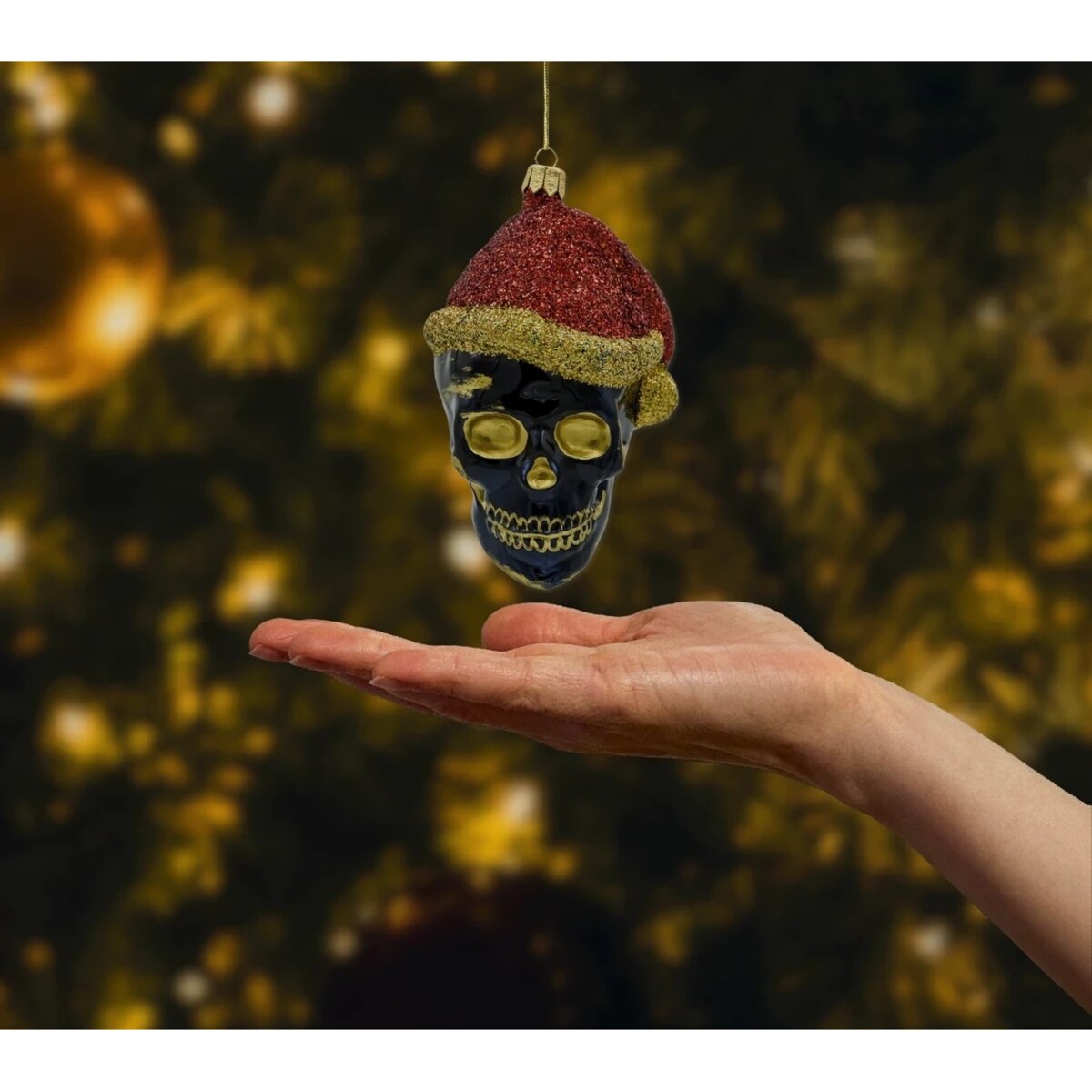 Bombka choinkowa: Czaszka w czapce świętego Mikołaja z złotymi akcentami