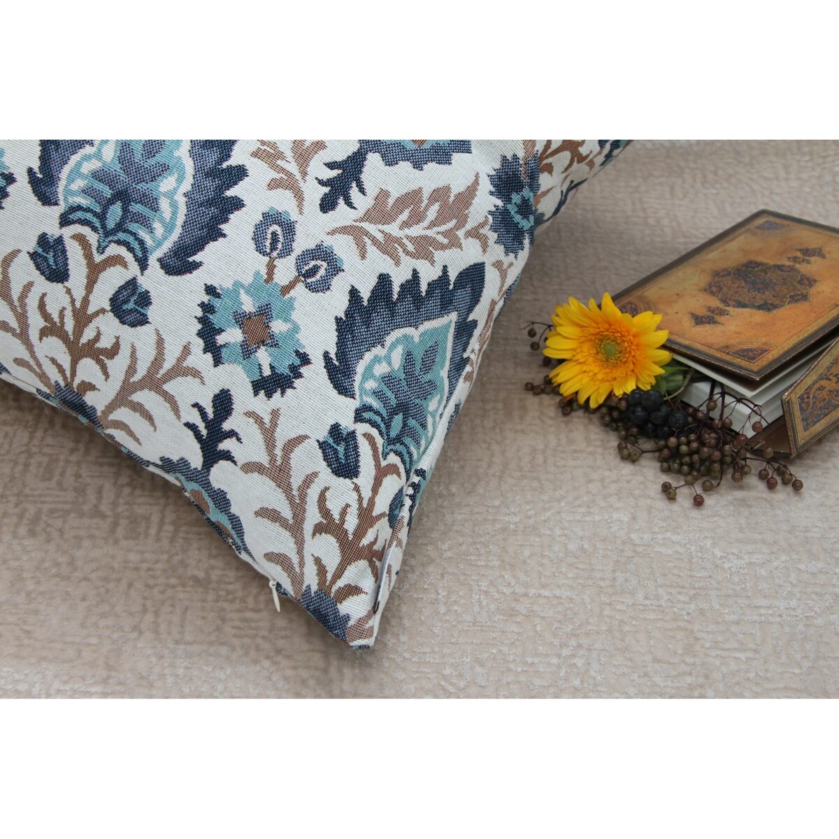 Folkowa poduszka gobelinowa 45x45 Aria - kremowo niebieska