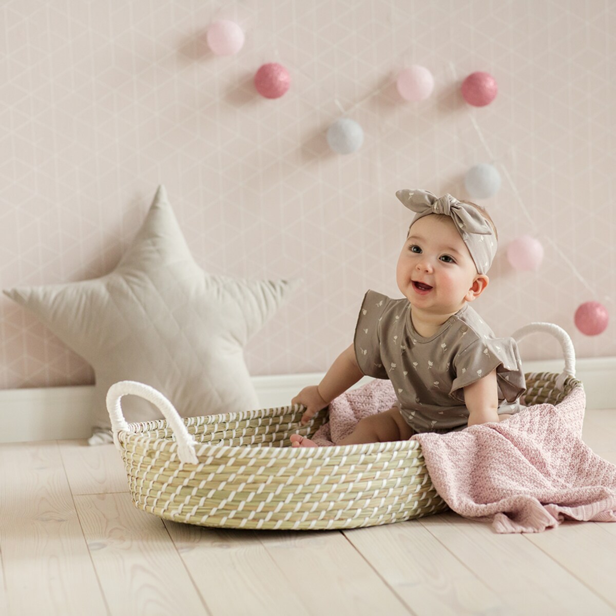 Kosz do przewijania - pleciony z cienkiej trawy