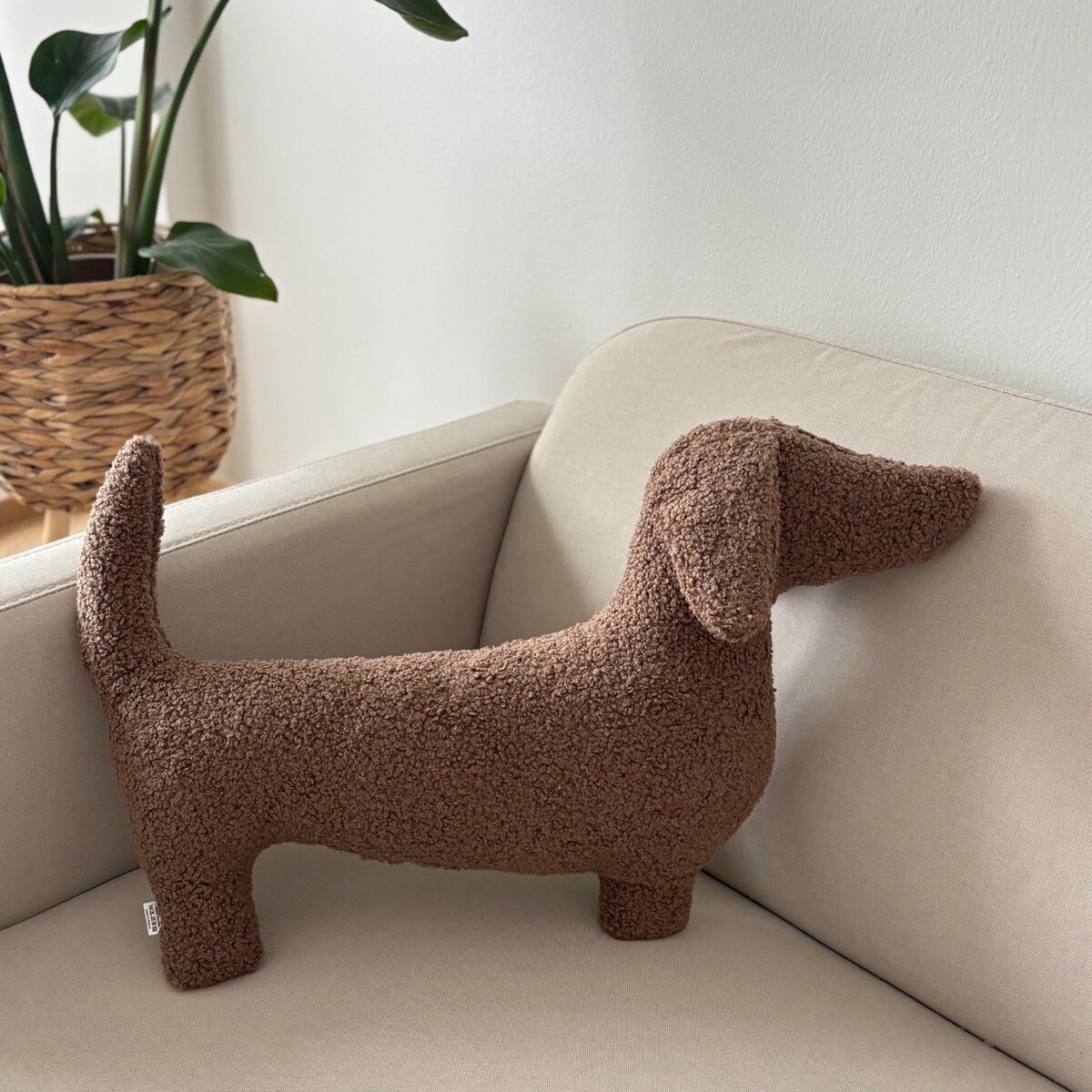 Poduszka pies Jamnik brązowy boucle