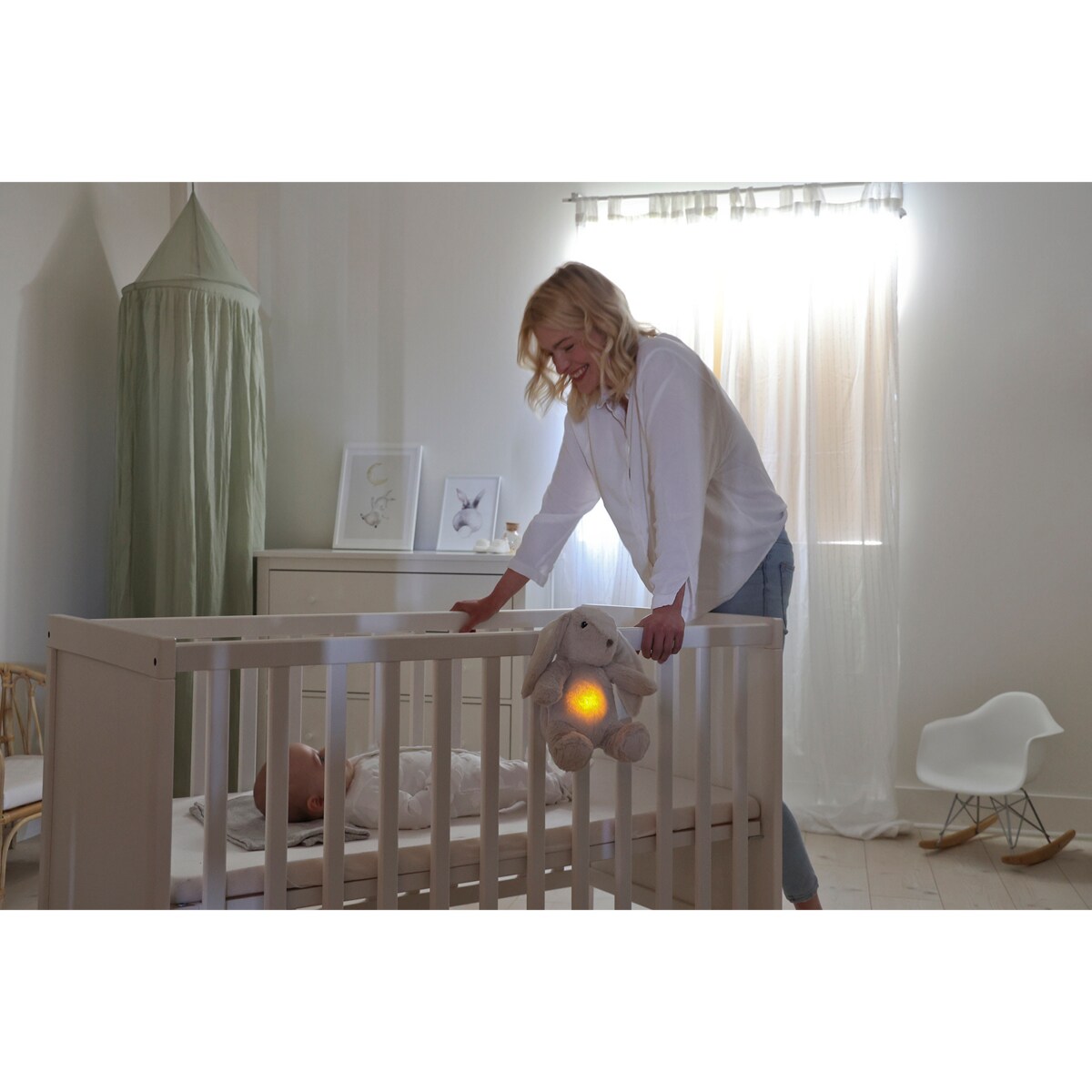 Szumiący królik z czujnikiem ruchu i pozytywką - Cloud b® LoveLight Buddies Billy Bunny™