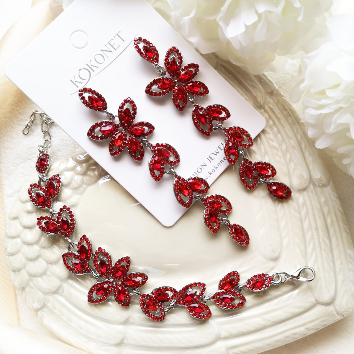 Bransoletka czerwona boho elegancka wyjściowa