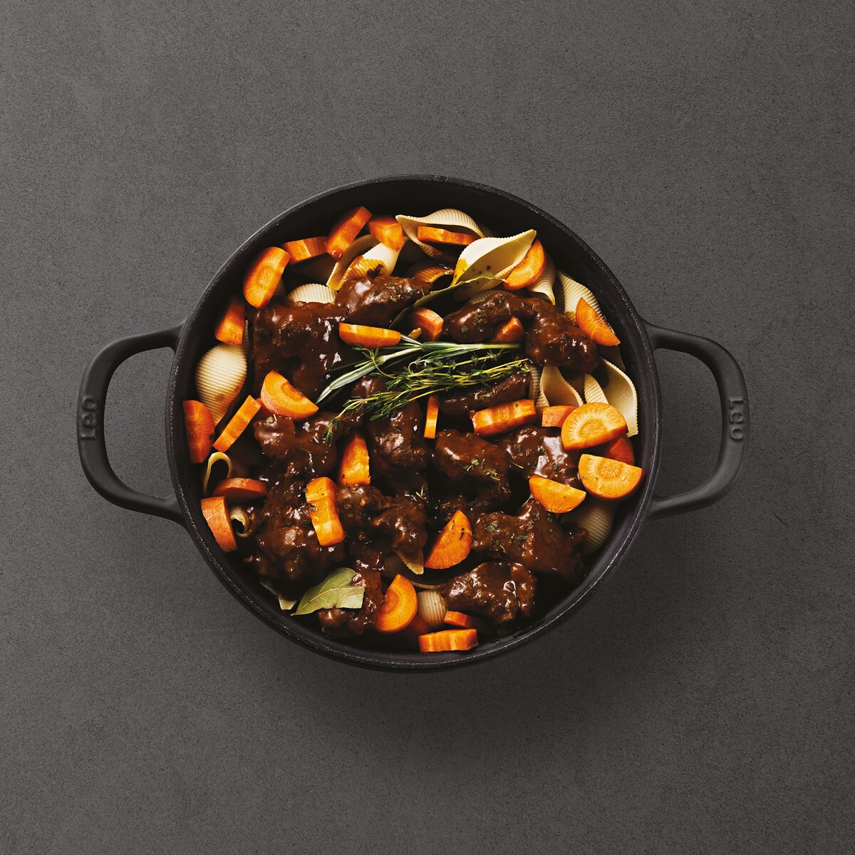 Garnek żeliwny z pokrywą Graphite 26 cm, 5,7 L