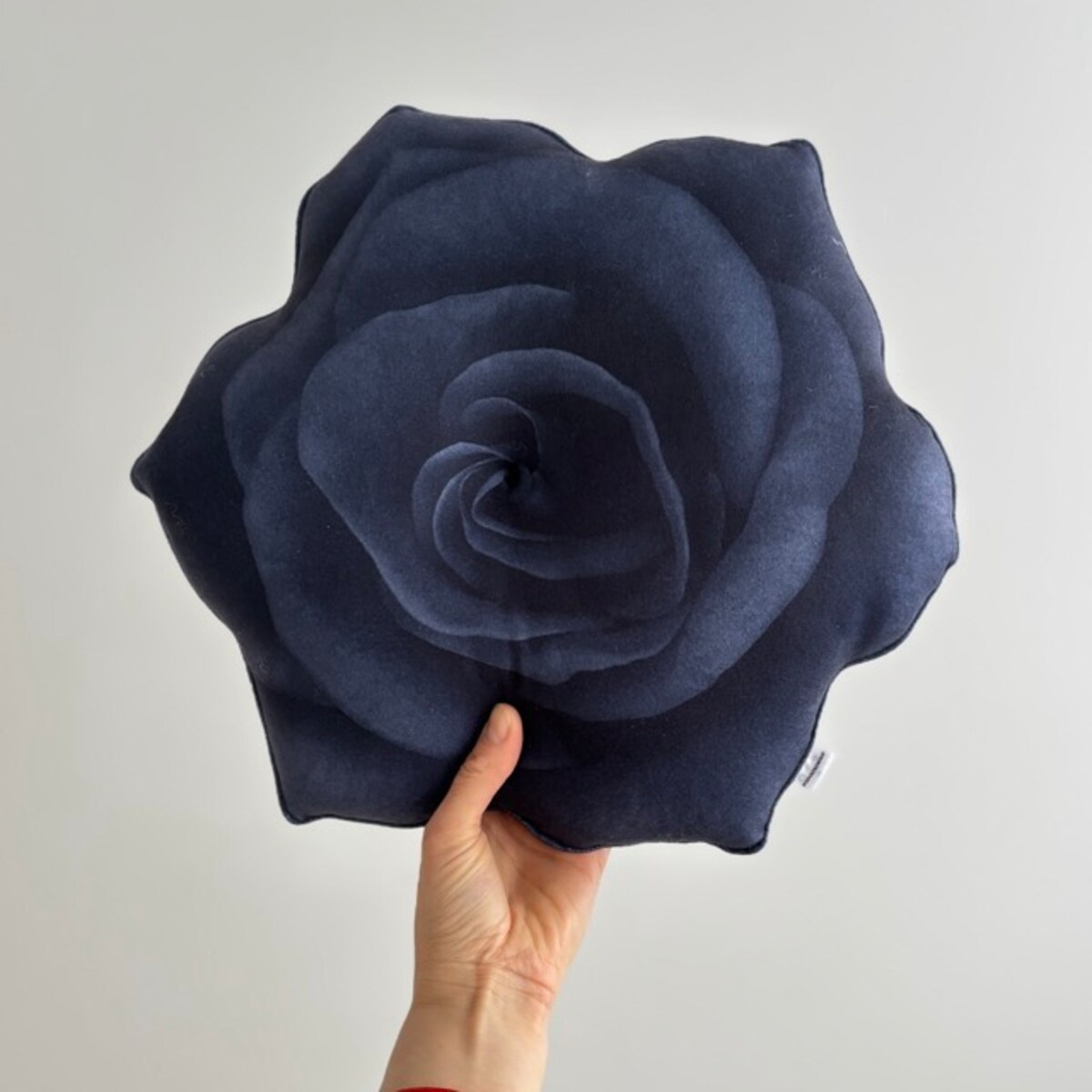 Poduszka kwiat czarna Róża mała