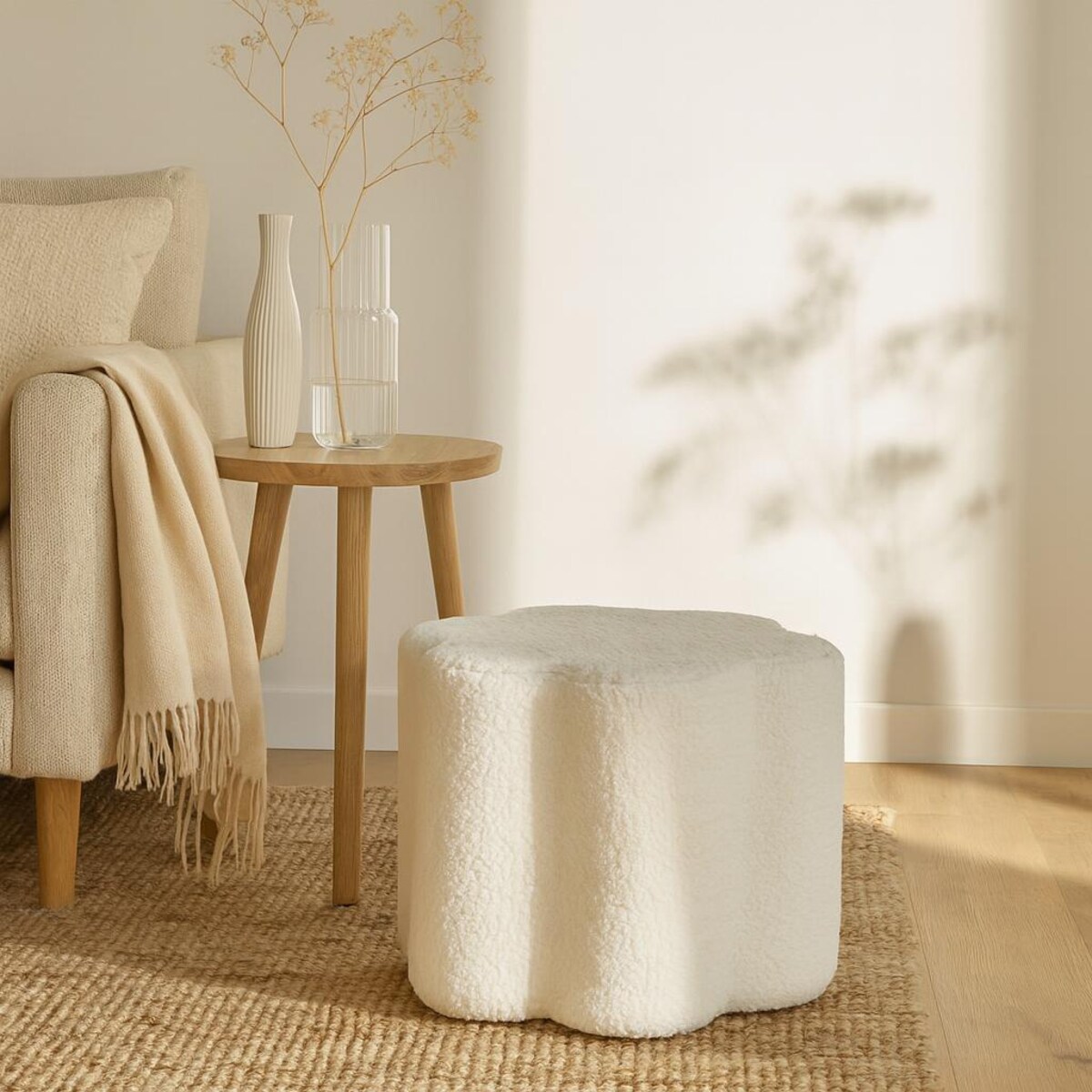 Pufa kwiatek YORE, tapicerka baranek, 34 x 34 x 29 cm