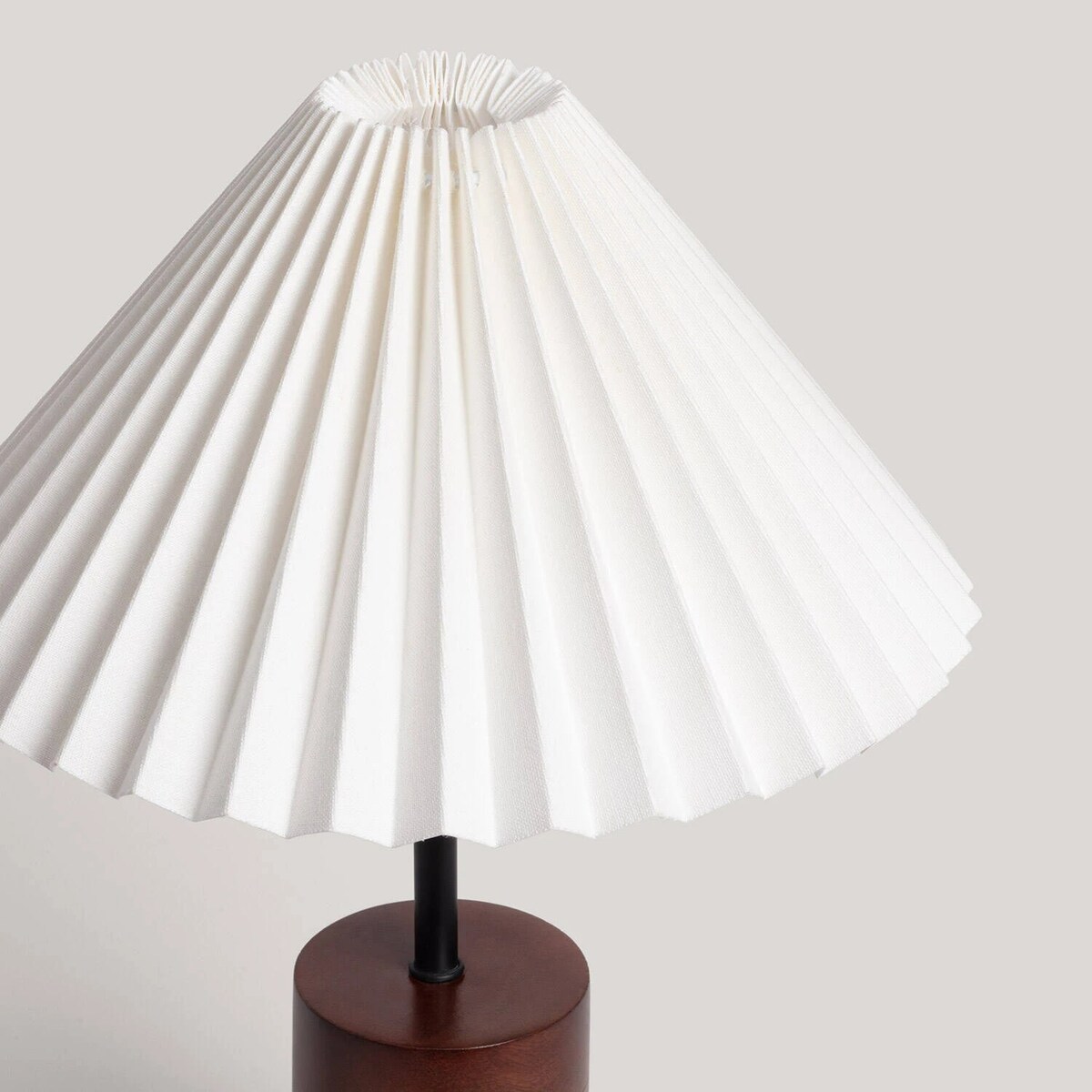 Lampa Stołowa z drewna z plisowanym kloszem Leonessa, 43 cm