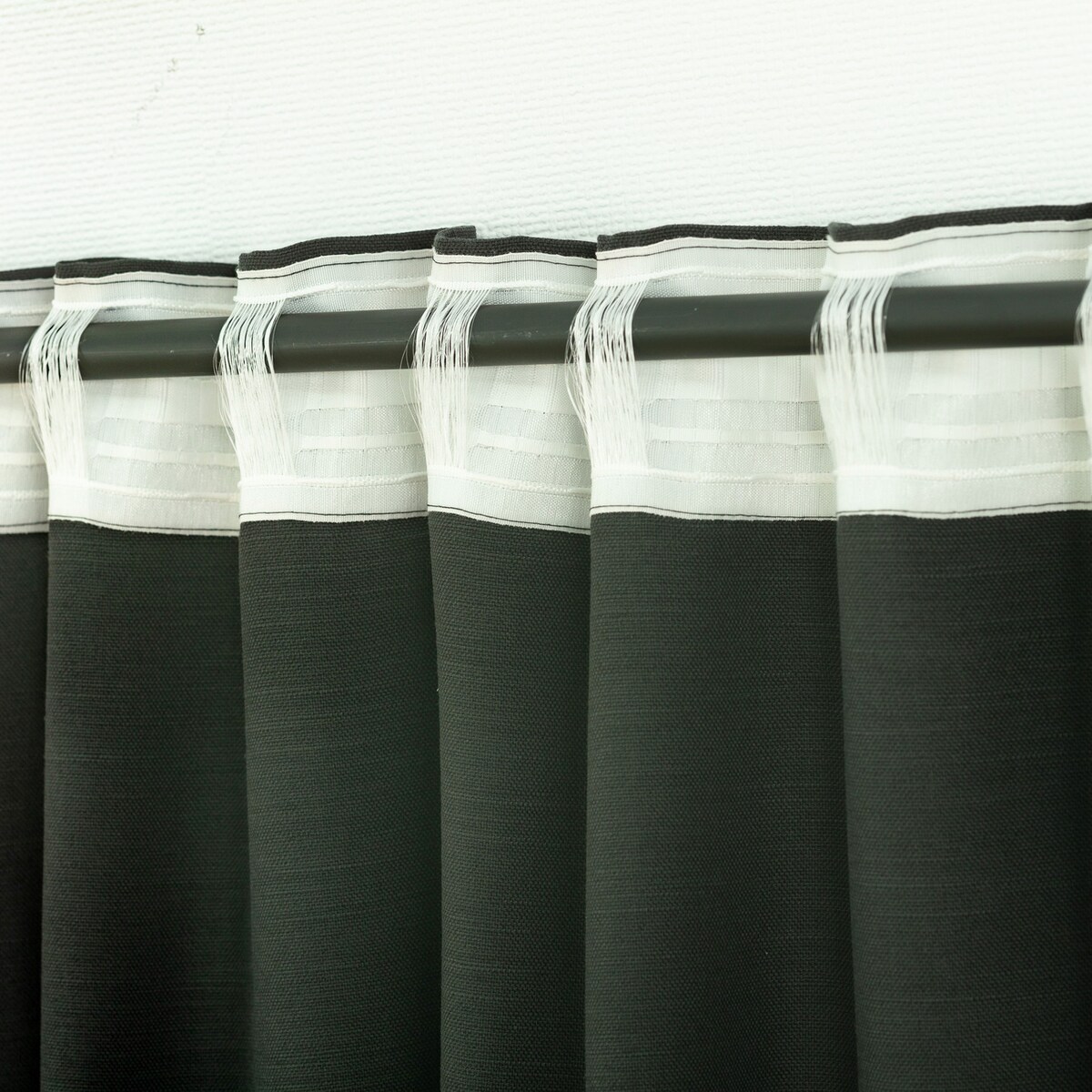 Zasłona BASIC na taśmie marszczącej 140x280cm bazaltowy 1 szt. 140x280 szary-czarny