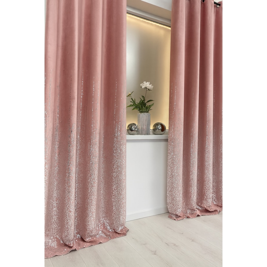 zasłona welurowa "srebrna mgła" 140x250 cm na przelotki brudny róż