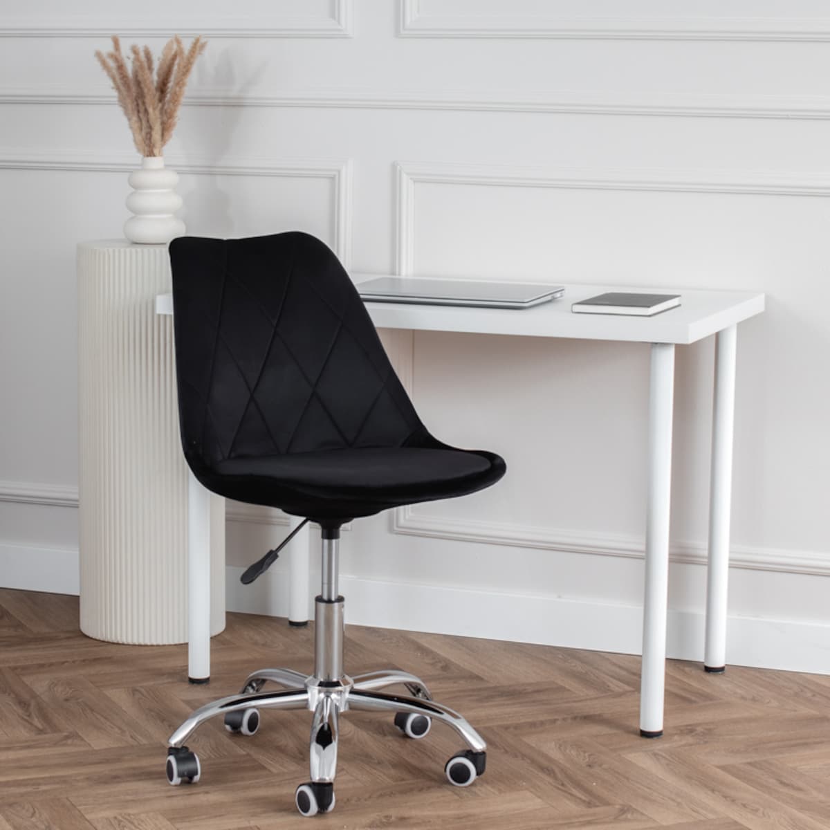 Krzesło biurowe czarne fotel obrotowy regulowany welurowy pikowany