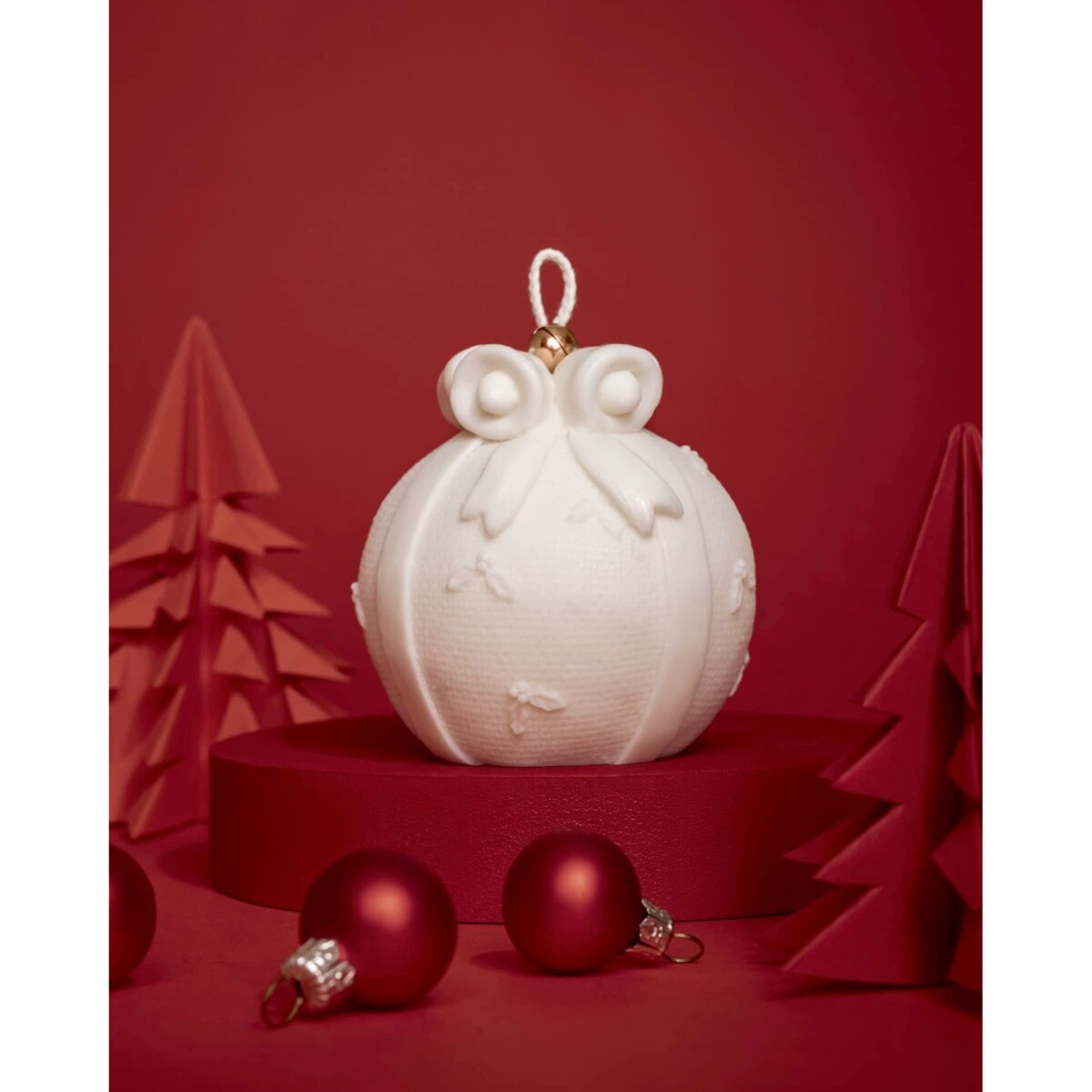 Świeca sojowa Bombka z Kokardą – ręcznie robiona świąteczna dekoracja