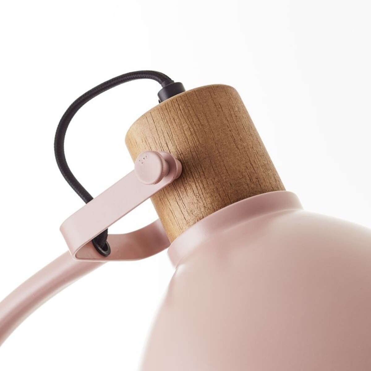 Pudrowa lampa podłogowa Erena 94556/04 Brilliant do sypialni różowa