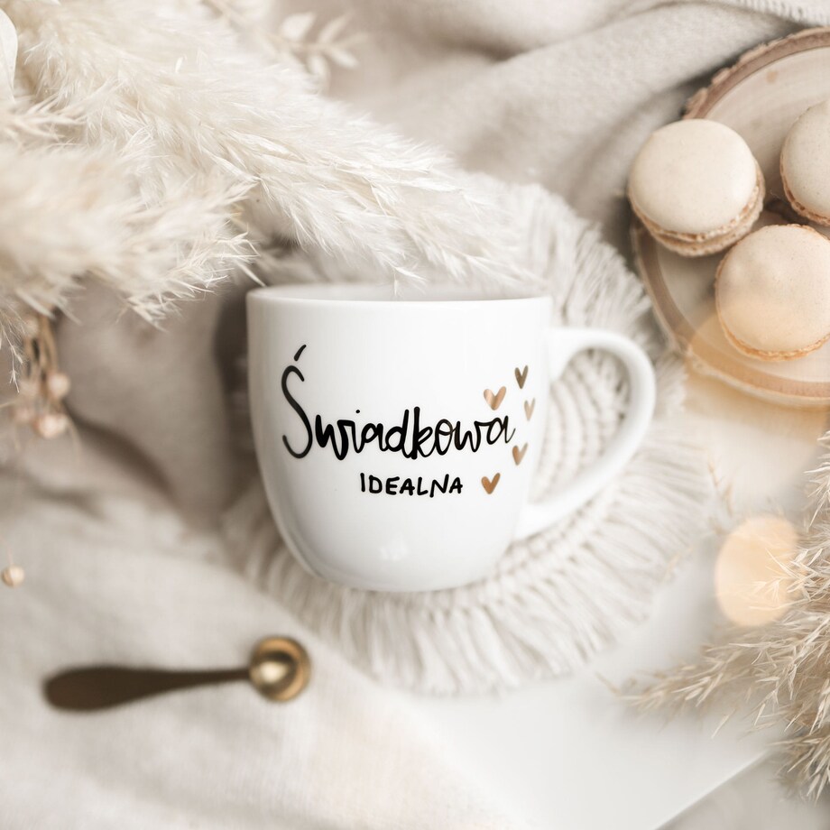 Biały kubek porcelanowy 300 ml - złote serca i napis świadkowa idealna na ślub dla świadkowej
