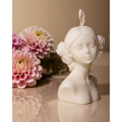 Świeca sojowa Clara – kobieca rzeźba z kwiatami z naturalnego, bezzapachowego wosku