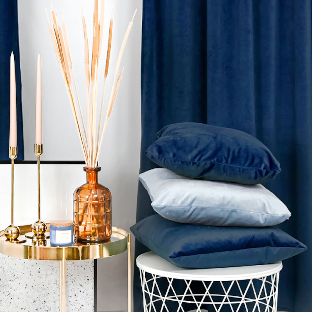 Welurowa zasłona w kolorze granatowym 140x250