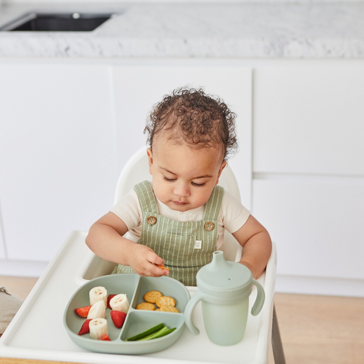 Talerzyk trójdzielny z przyssawką i przykrywką dla dzieci 6m+ silikonowy szałwiowy b.box